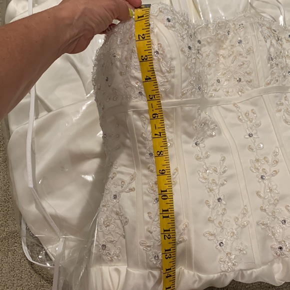 Custom Champagne Satin Never Worn Wedding Dress SZ 6 - Picture 12 of 16